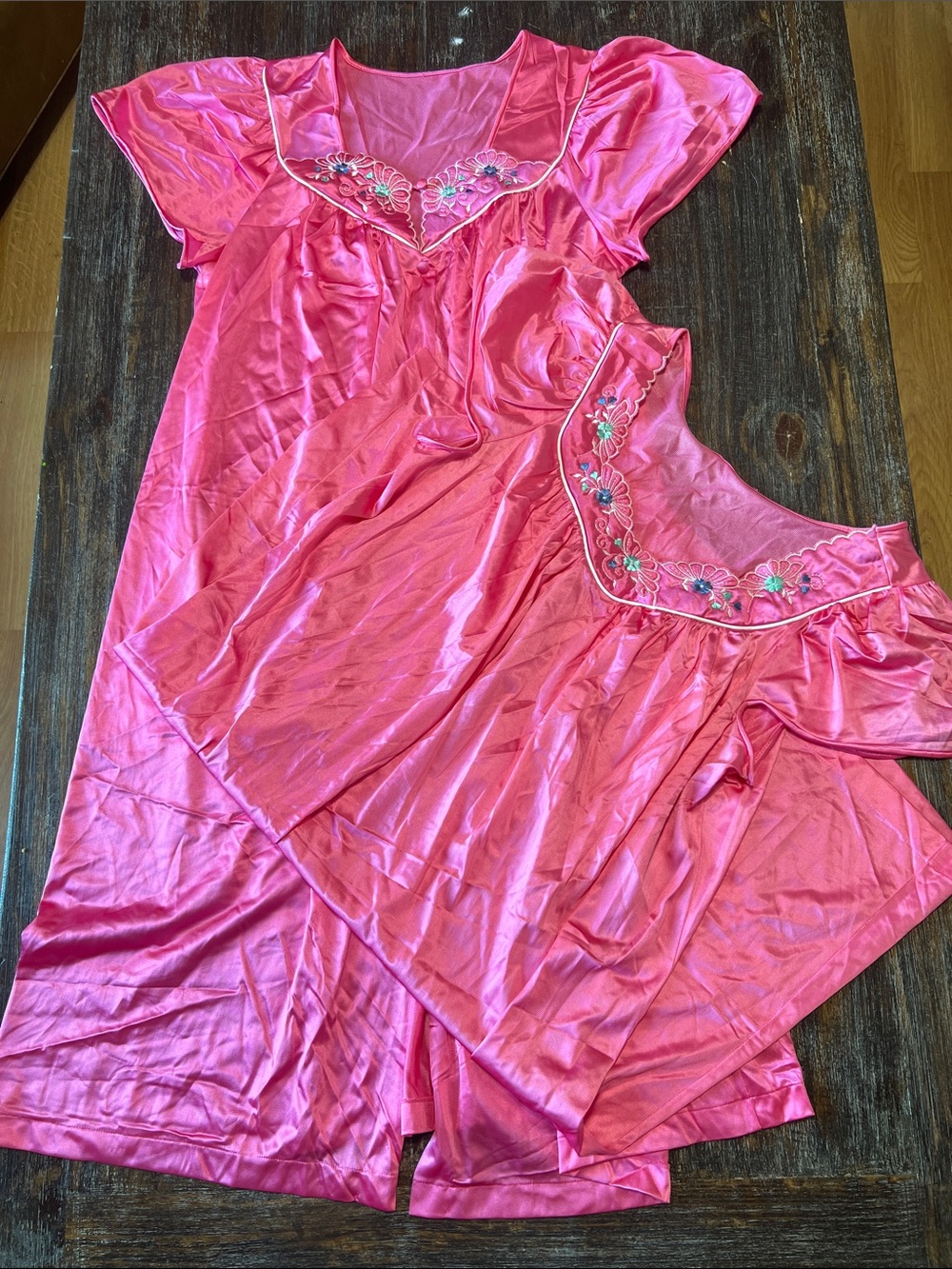 Vanity Fair Hot Pink Satin Embroidered Nightgowns Set